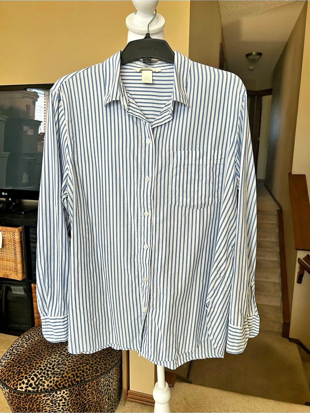 H&Medium Striped Cotton Button Down in Blue & White Size Medium